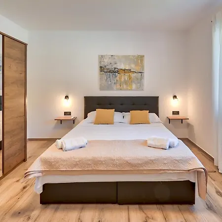 Monte Vernal Вилла Пула