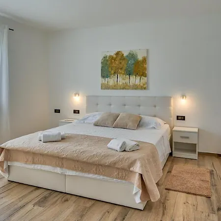 Monte Vernal * Πούλα